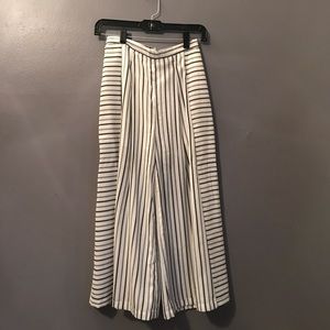 Cropped Flare Linen Pants